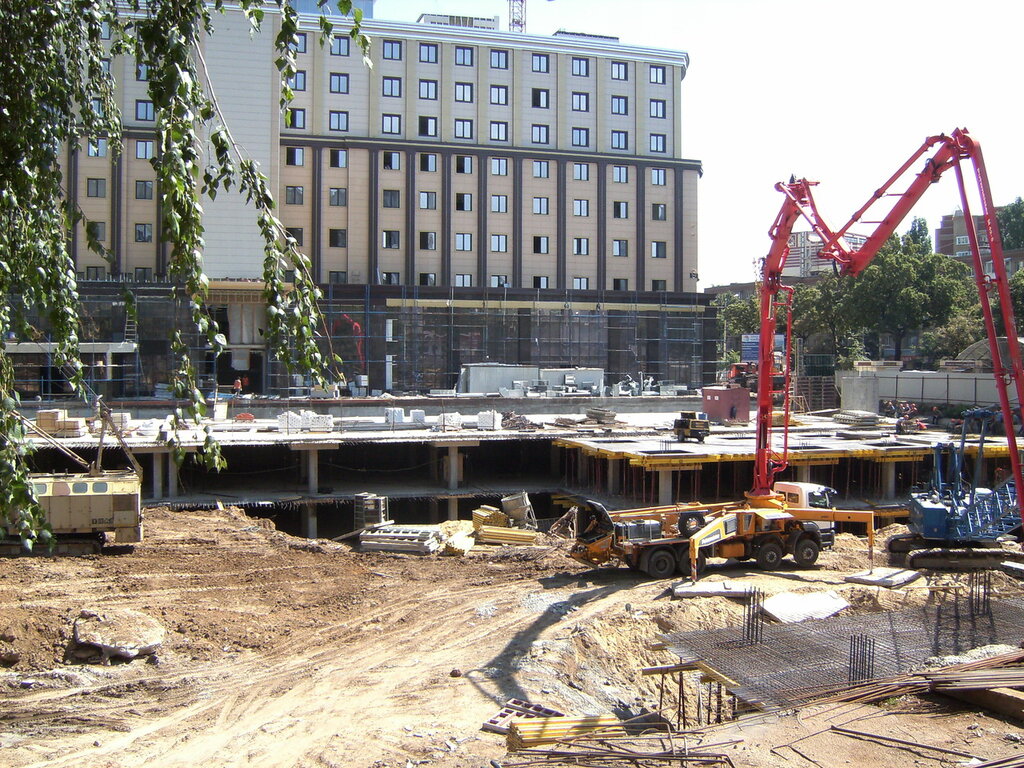 Кто обязан соблюдать требования Земельного и Градостроительного кодексов? 